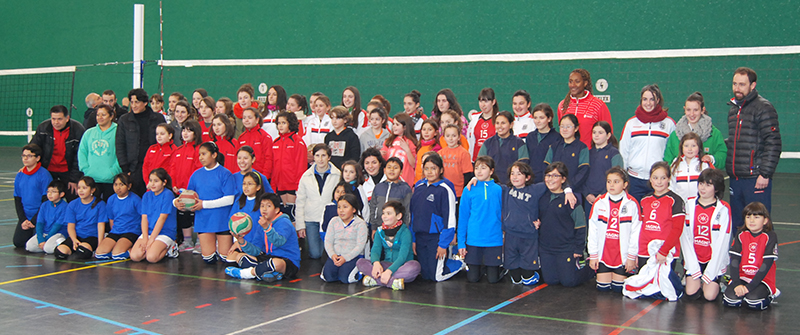 La cantera del voleibol se re&uacute;ne en Zubiri